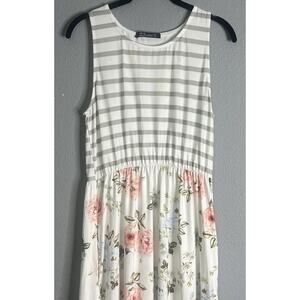 Simplee Maxi‎ Dress Size M Floral Mixed Media Pockets Empire Waist Coastal